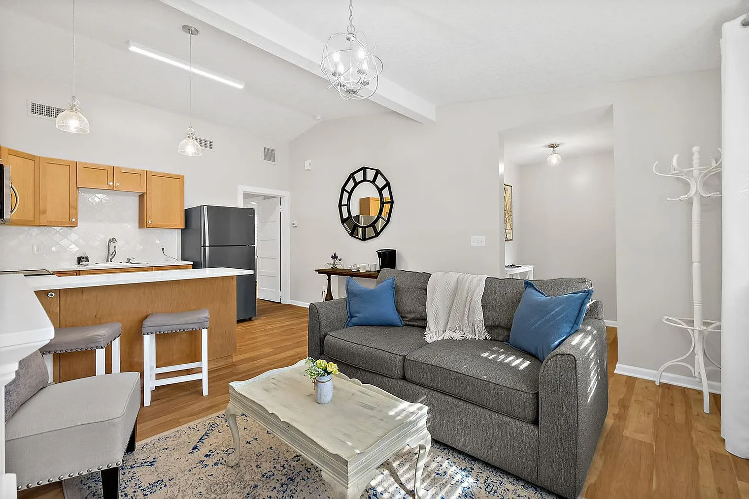 1 bed, 1.0 bath, 581 sqft, $2,110 — Photo 4