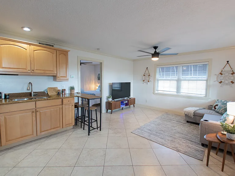 521 68th Ave #8 — Photo 9