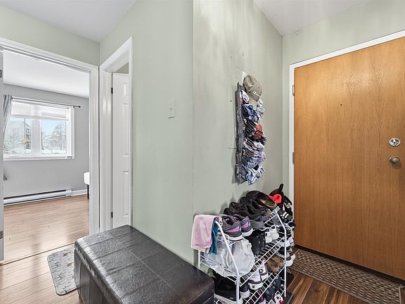 4th image of 131 Farnham Gate Rd #201