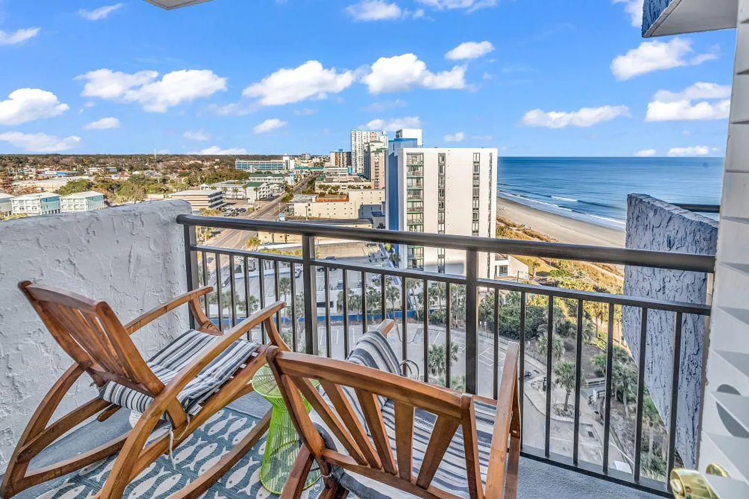 1 bed, 1.0 bath, 592 sqft, $2,828 — Photo 2