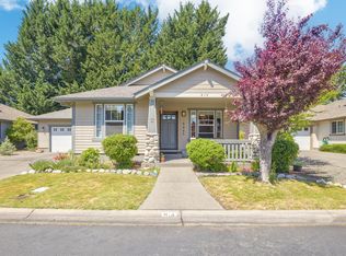 914 Schaefers Ln, Grants Pass, OR