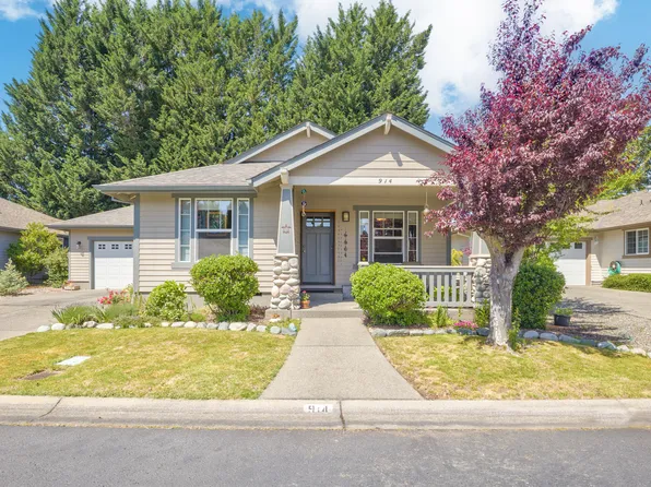 914 Schaefers Ln, Grants Pass, OR 97526