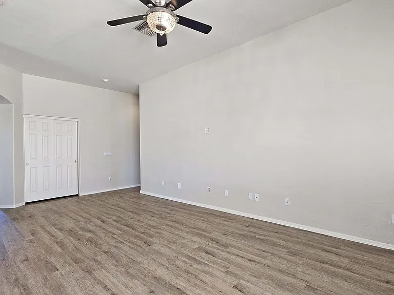 13588 W Alvarado Dr — Photo 11