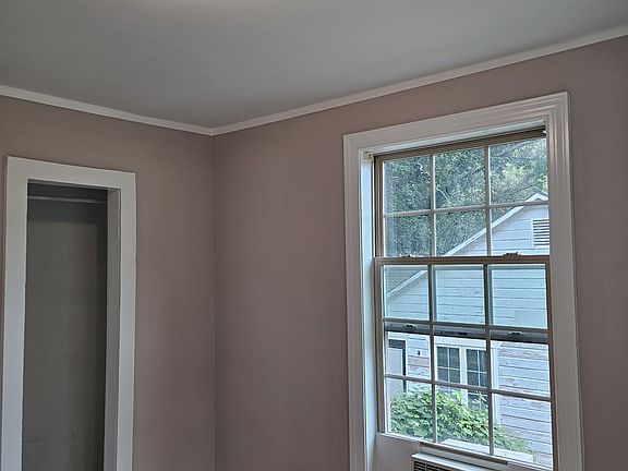 5th image of 300 Knolls St