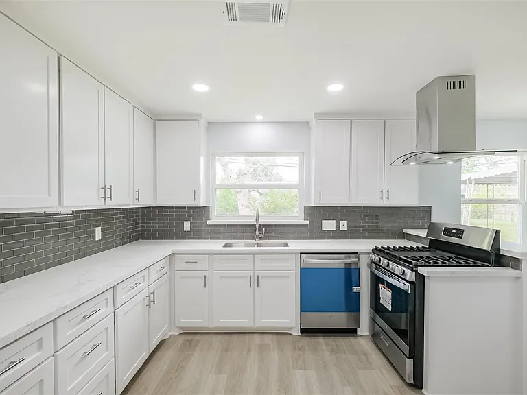 4314 Woodmont Dr — Photo 4