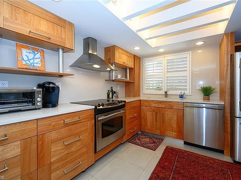 285 5th Ave S #2B — Photo 8