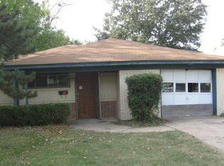 813 NW 9th St, Grand Prairie, TX 75050