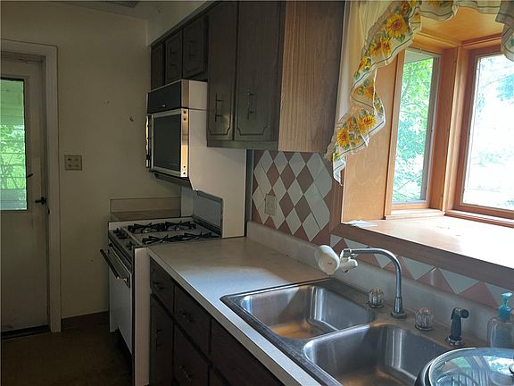 4th image of 2203 Lindalan Dr