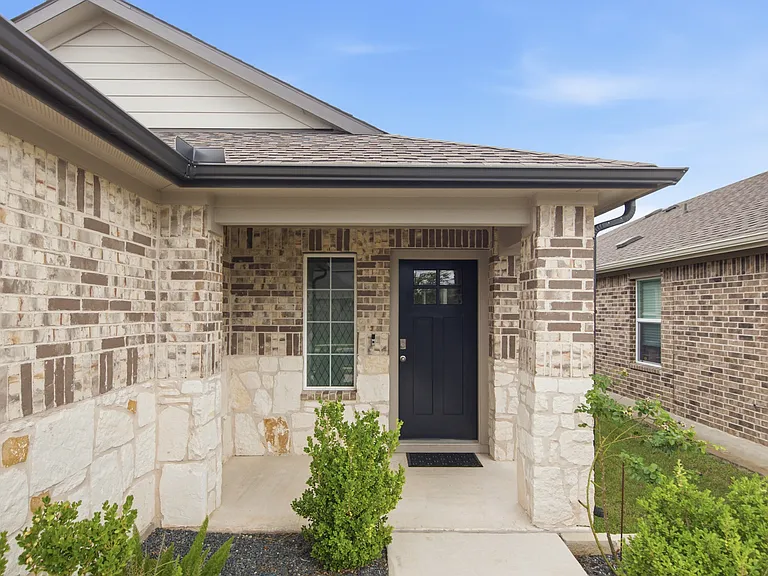 103 Hamilton Pool Ln — Photo 2