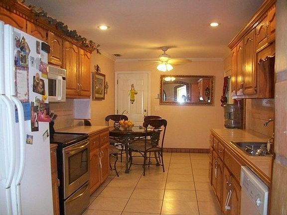 3rd image of 1603 School Ln