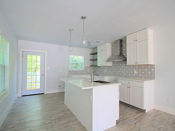 2nd image of 707 S Olive St Unit 102
