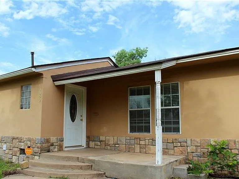 1382 Sayles Blvd — Photo 2