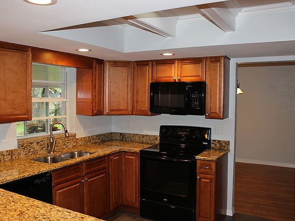 2nd image of 5815 Southport Dr