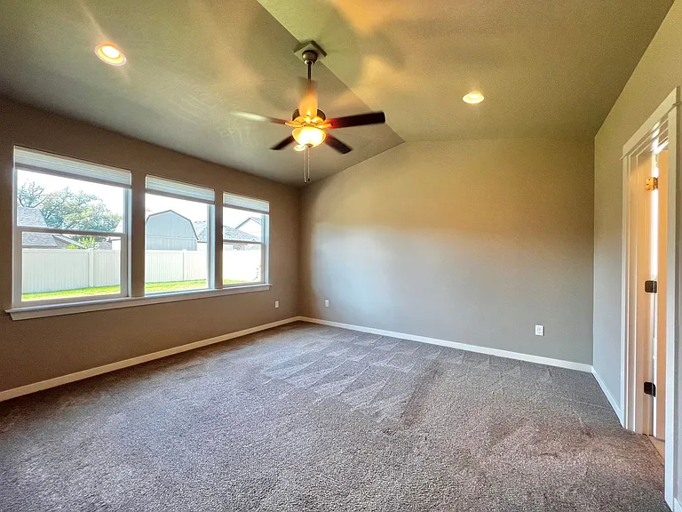 6112 Cottonwood Loop — Photo 18