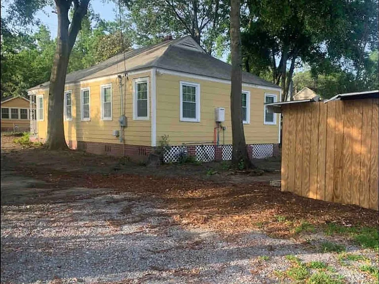 2174 Banyan St — Photo 13