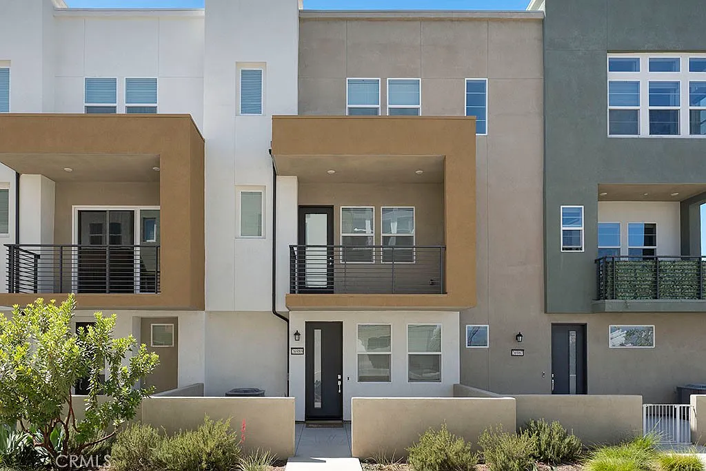 2 bed, 2.5 bath, 1550 sqft, $3,800 — Photo 2