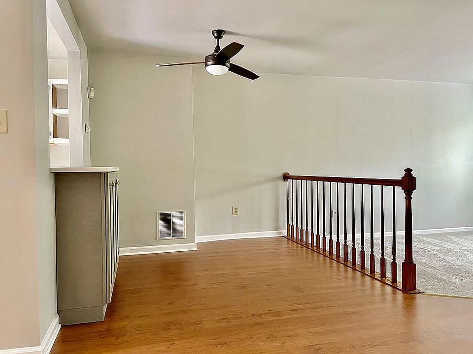 1st image of 102 Stafford Glen Ct