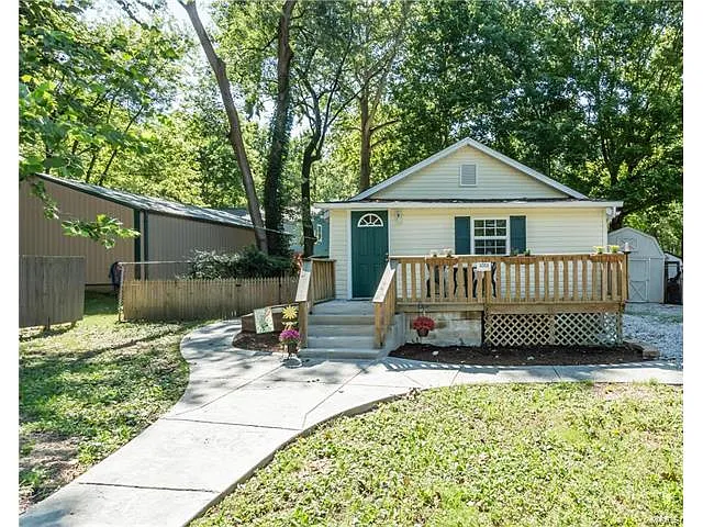 1013 Waterman Dr photo 1