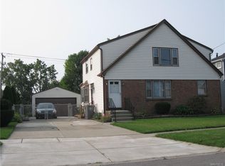97 Meadowlawn Rd, Cheektowaga, NY 14043