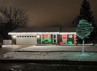 231 Wingate Dr, Schaumburg, IL 60193