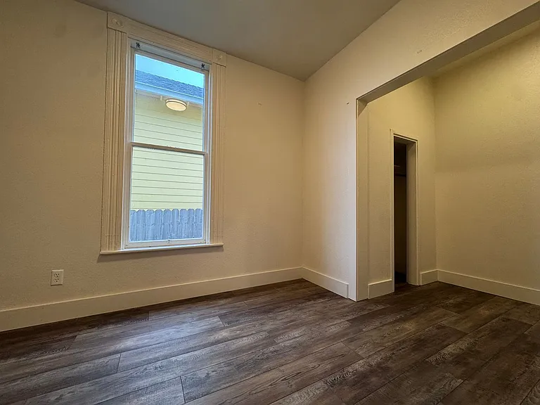 1627 Pine St — Photo 4