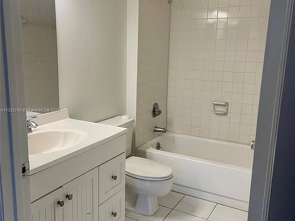 4th image of 13020 SW 92nd Ave APT A104