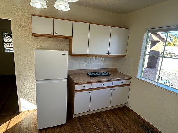 5th image of 1101 W Kelly St