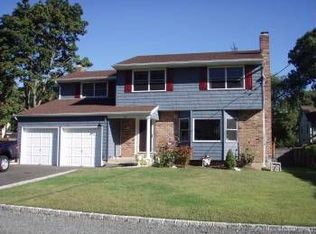 9 Boyd Ave, Bay Shore, NY 11706
