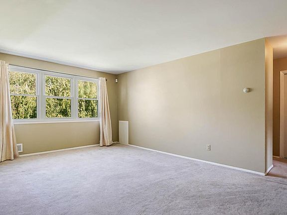 5th image of 300 Glyndon Dr