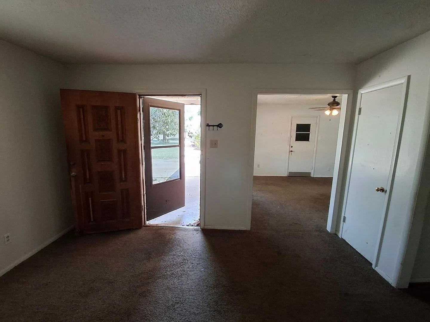3 bedroom, 2 bath — Photo 4