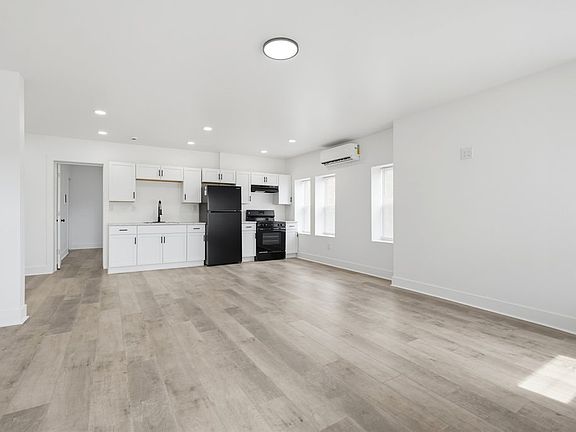2nd image of 1207 W Prospect Rd #1B