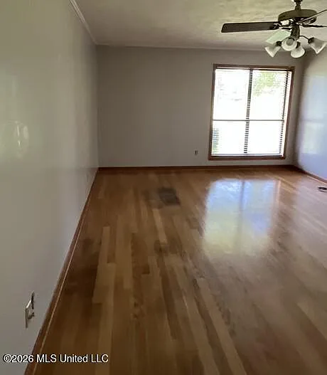 1056 Broken Arrow Ln — Photo 9