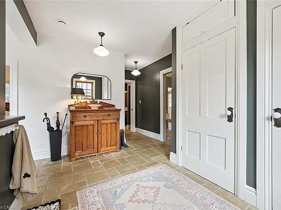 4th image of 275 Geddes St