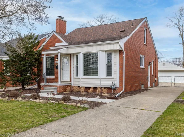 20855 Fleetwood Dr, Harper Woods, MI 48225