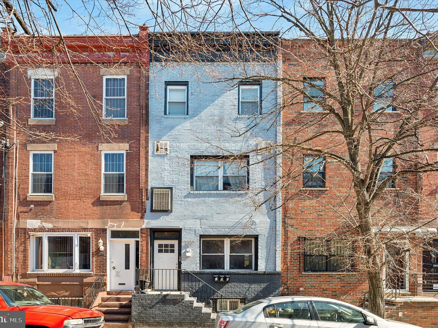 2 bed, 1.0 bath, 1920 sqft, $1,600 — Photo 1