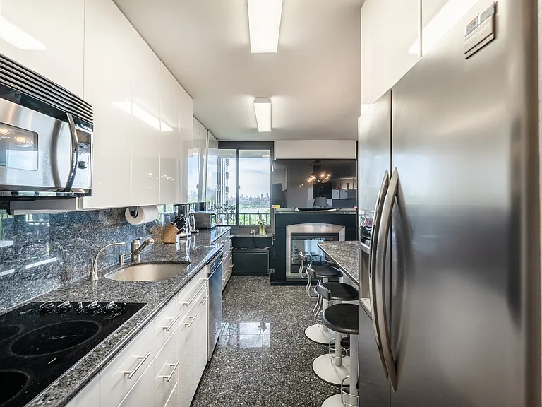 200 Winston Dr #718 — Photo 7