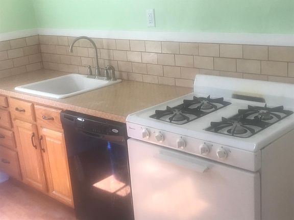 2nd image of 799 Ashland Ave