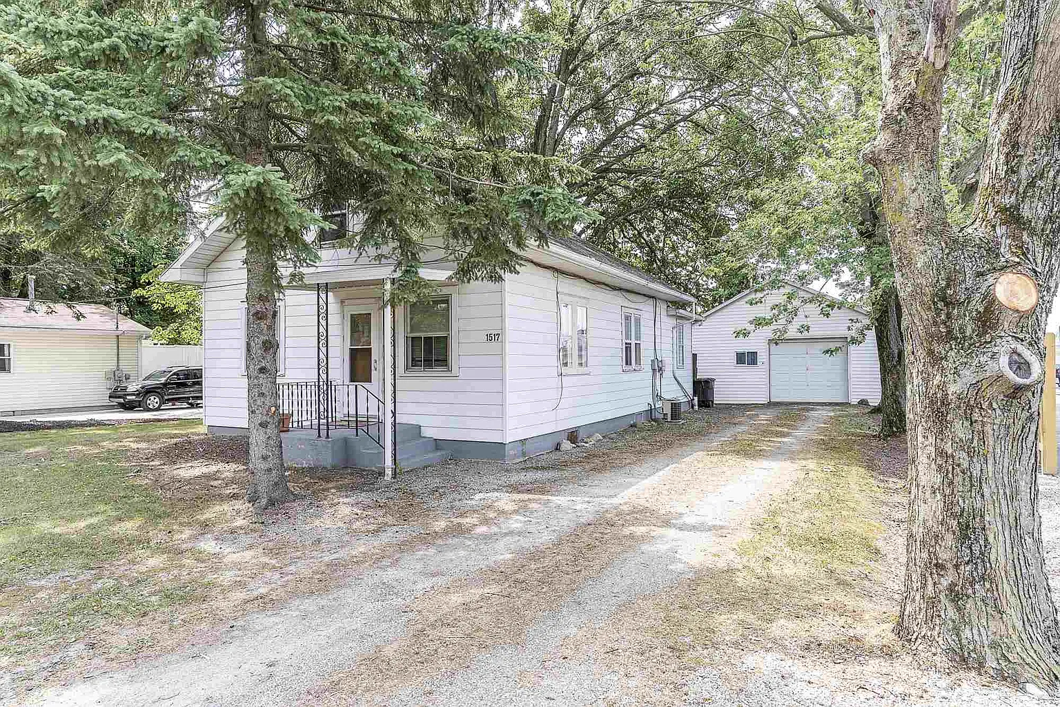 1517 Rabus Dr photo 1