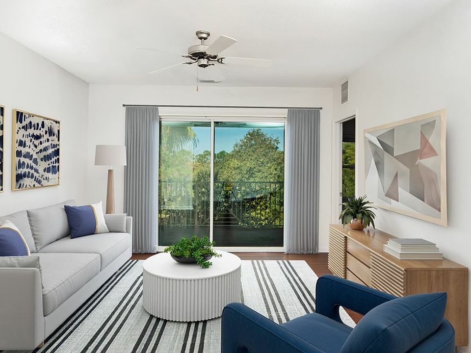 The Marq Highland Park Apartments Living Room
