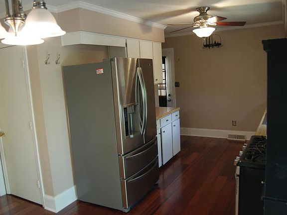 3rd image of 3313 Meadowrun Dr NE