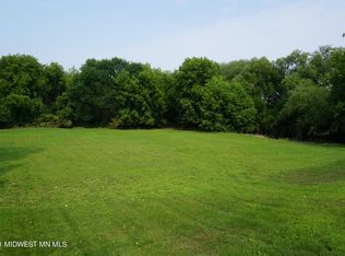 303 5th St NE, Barnesville, MN 56514