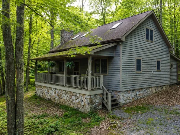 347 Windflower Dr, Terra Alta, WV 26764