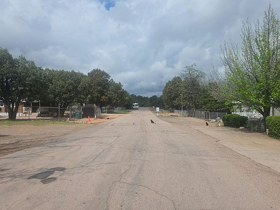 5th image of 1002 W Saddle Ln