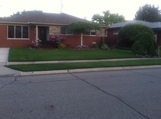 22332 Barton St, Saint Clair Shores, MI 48081
