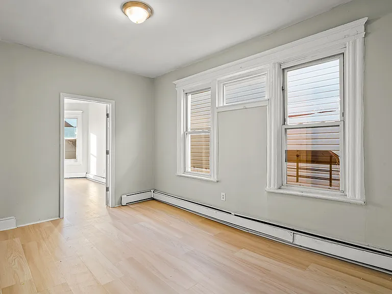 30 Wainwright St #3 — Photo 4