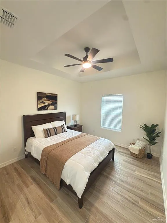 3 bed, 2.0 bath, 1090 sqft, $1,350 — Photo 3