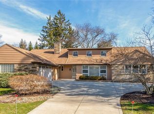 2745 Sulgrave Rd, Beachwood, OH 44122