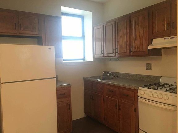 2nd image of 117 15th St APT 1A