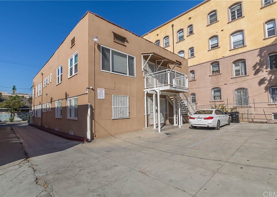 1st image of 2860 Francis Ave
