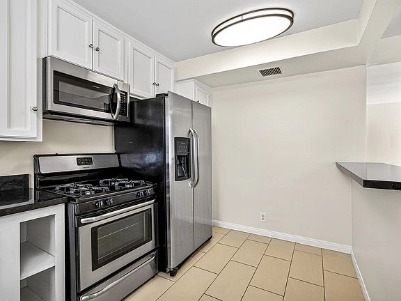 4th image of 432-465 N Oxford Ave #4656